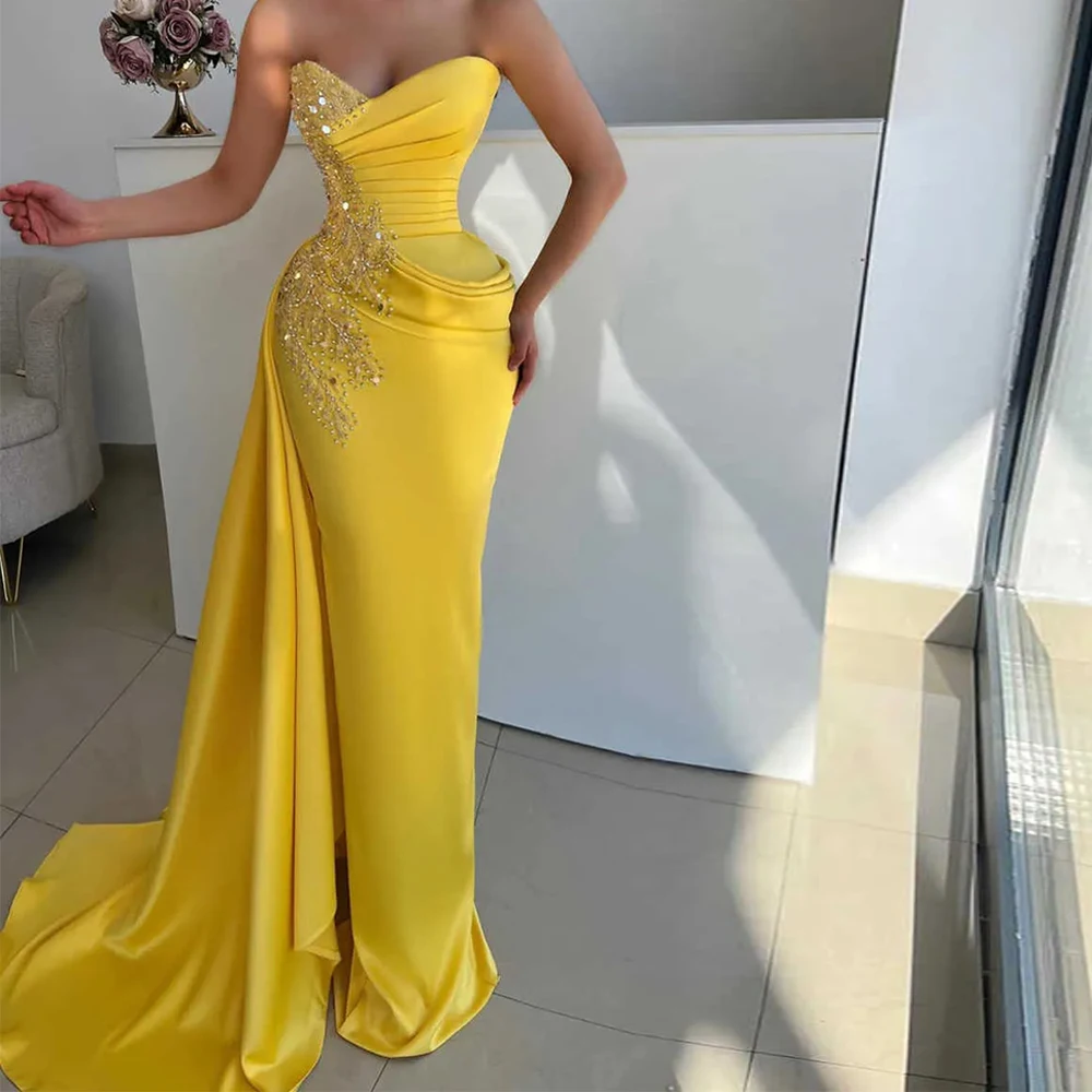 

Graceful Yellow Satin Evening Dress Customized Strapless Sleeveless Celebrity Gowns Sparkly Beading Sequin Homecoming Dresses
