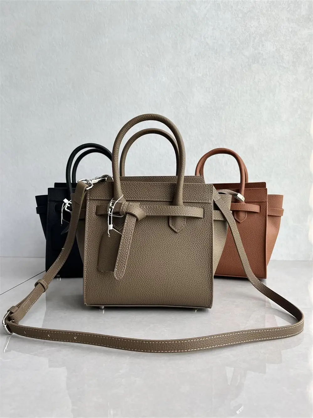 

Новинка 2025 года, сумка с крыльями, модная яловая кожа, простая пригородная женская сумка на одно плечо с наклонным крестом, сумка Briti Sle