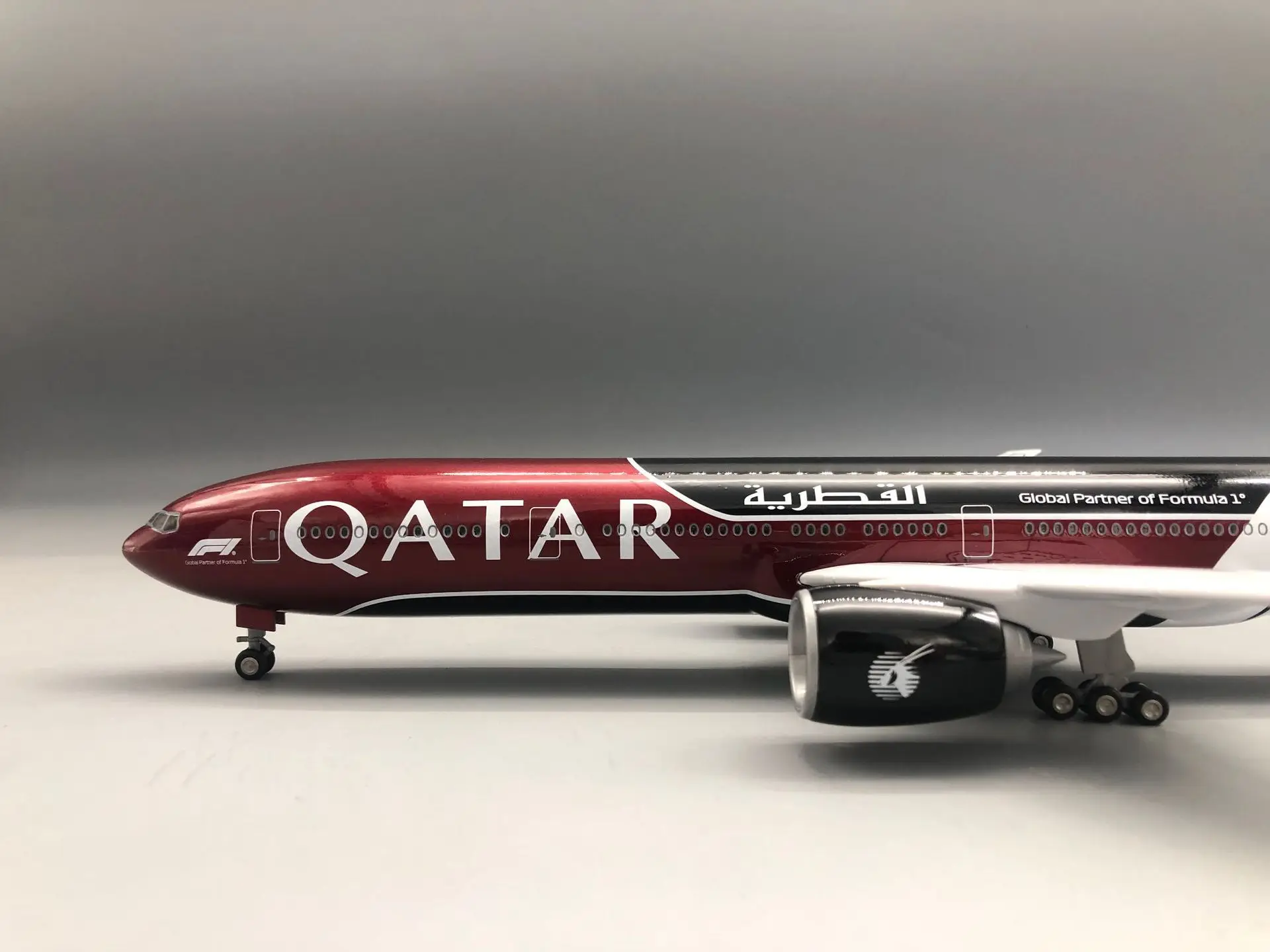 47CM Scale aircraft Qatar Airways b777-300  Airplane Model Resin Replica Plane Model with Light & Wheel Collected Gift