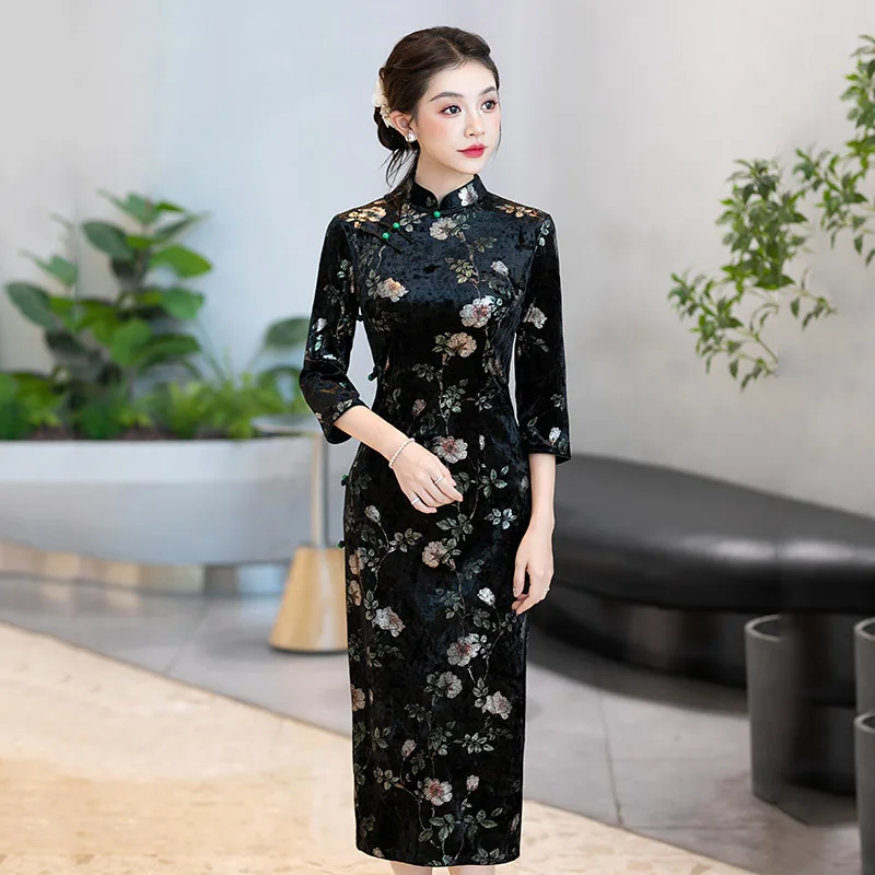 

2025 Autumn/Winter Chinese Velvet Long Retro Cheongsam Women's Clothing Improvement Slimming Black Temperament Qipao