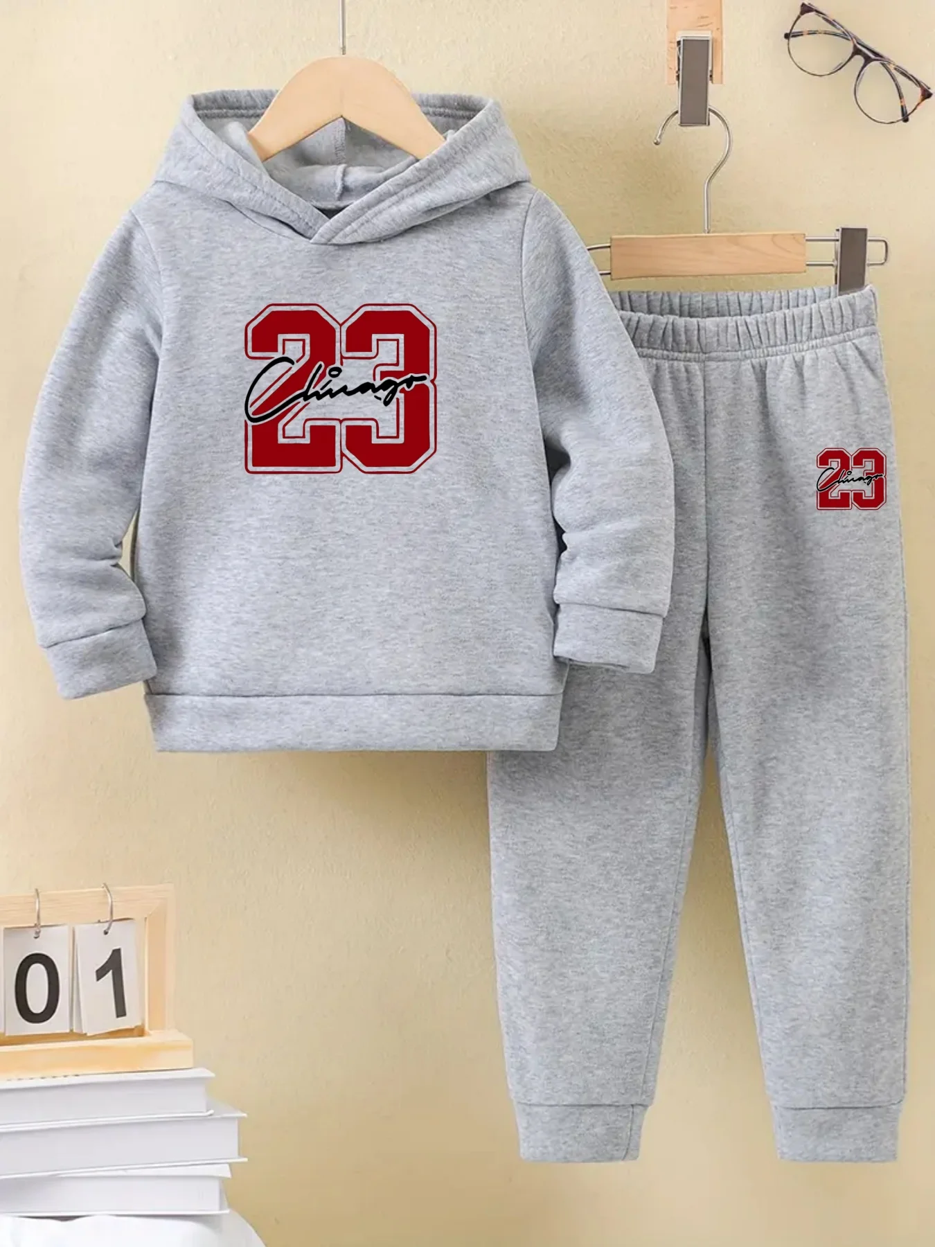 

Модная толстовка с капюшоном для мальчиков, комплект из 2 предметов, толстовка с длинными рукавами для мальчиков + брюки, осенне-зимняя модная повседневная и удобная с принтом