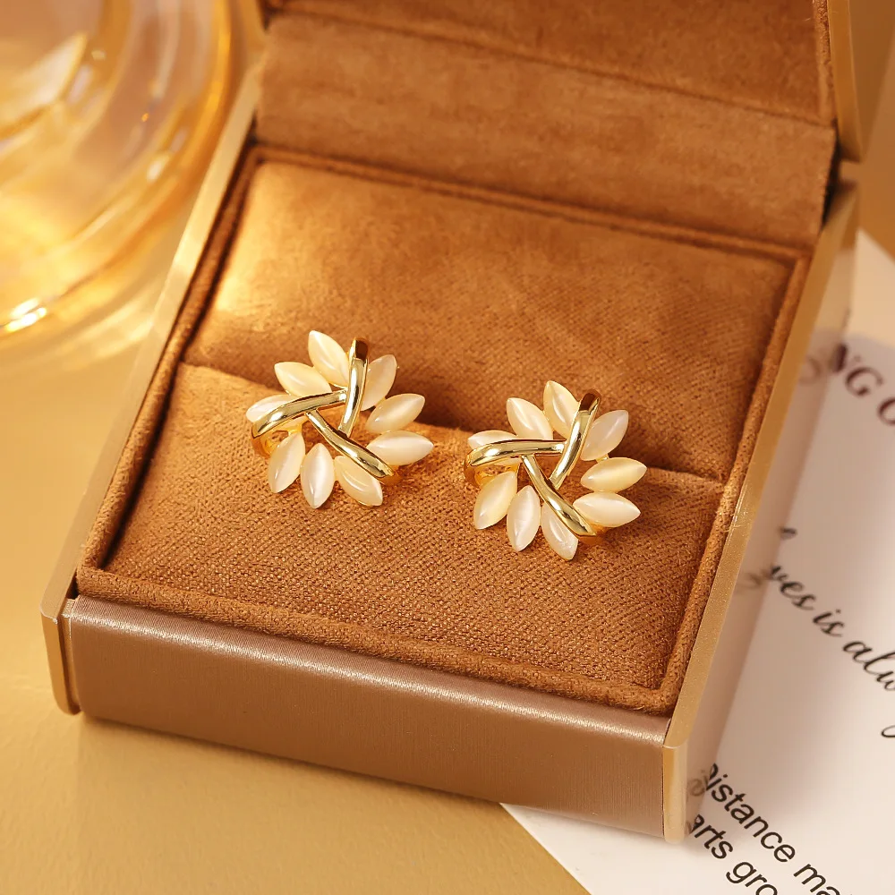 

Fashionable and exquisite flower earrings, versatile, light luxury, high-end, niche, personality and temperament earrings
