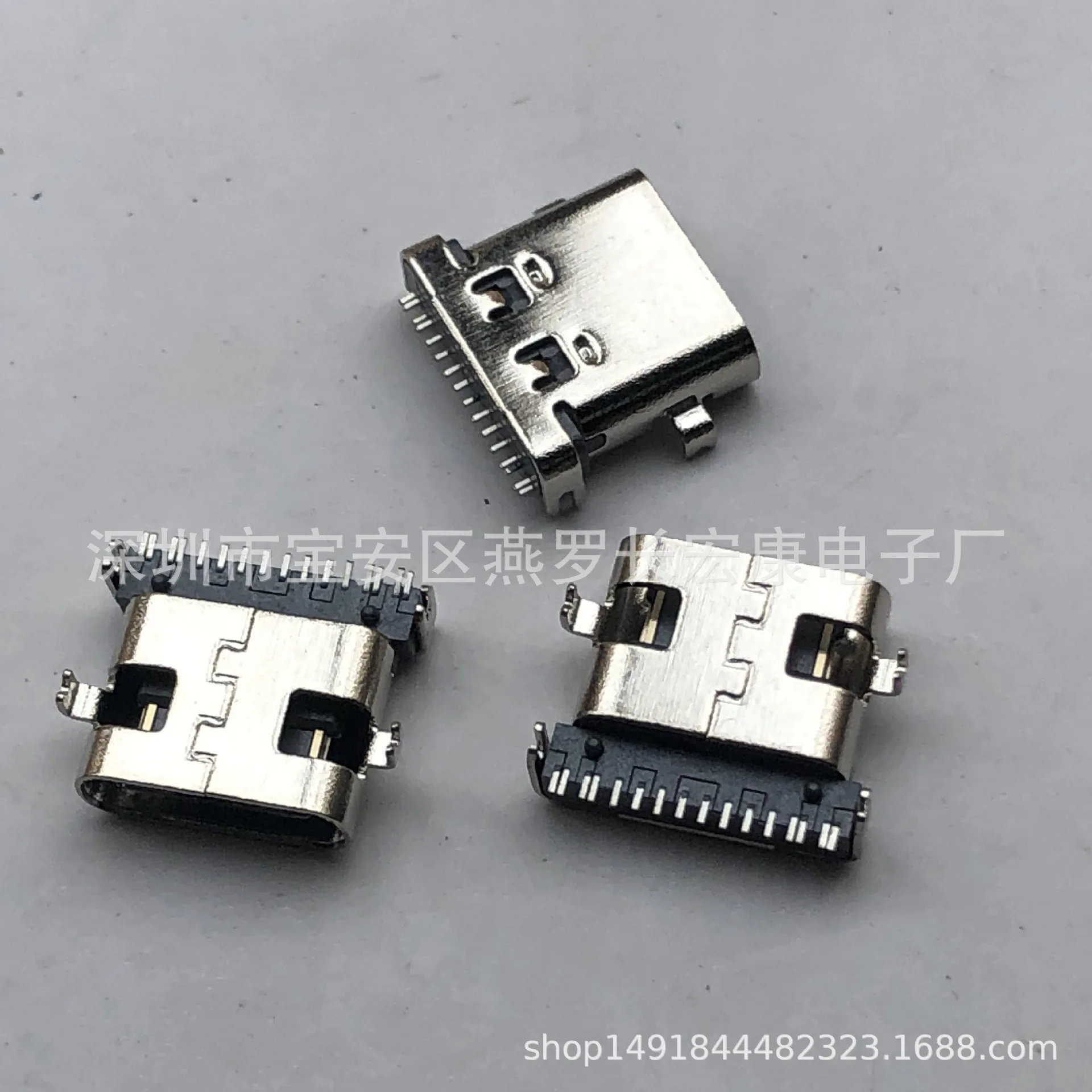 

Для увеличенного расстояния между разъемами, 16-контактное гнездо TYPE-C, монтажная пластина SMT 1,0 мм с колонкой.