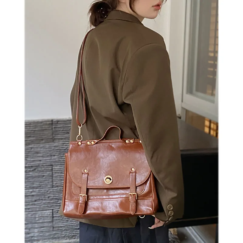 British Style Retro Postman Bag Woman New Fashion Classical Korean Version Briefcase Large Capacity Backpack PU Leather Textured