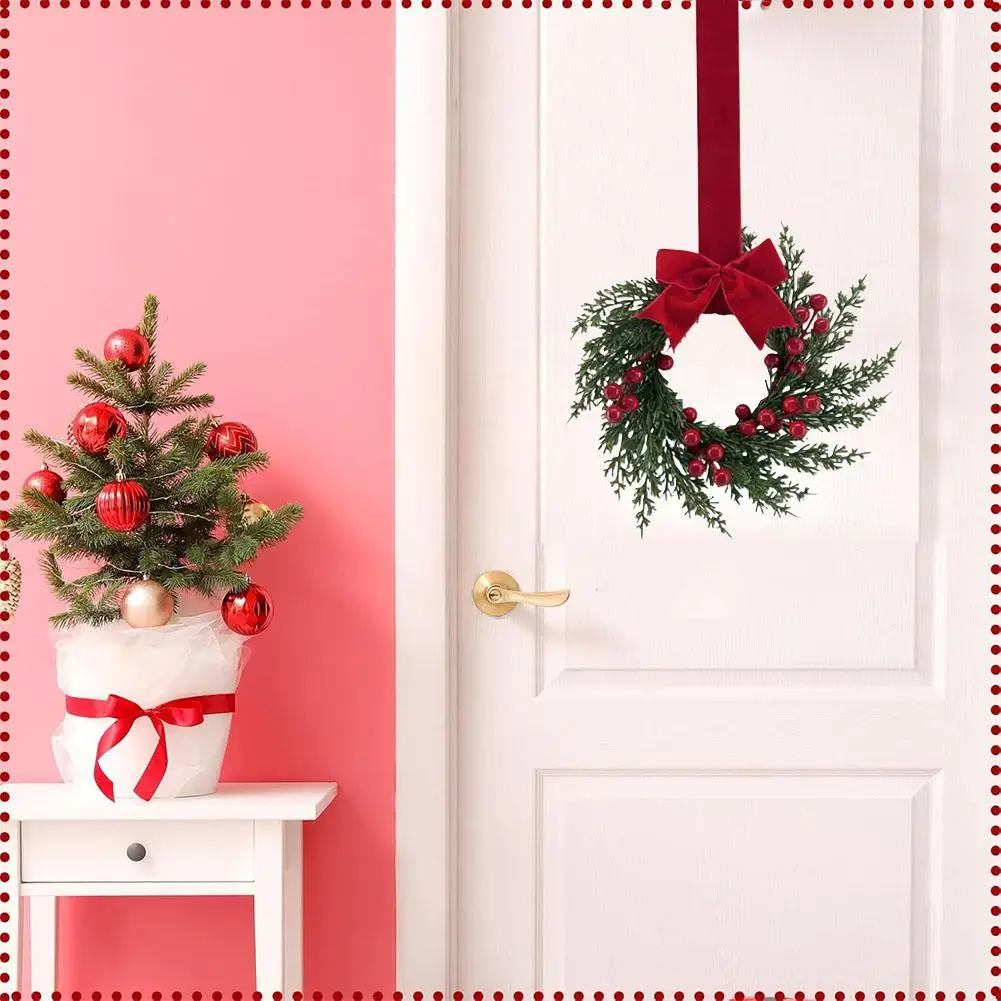 Künstlicher Weihnachtskranz, 25,4 cm, Wintergrüner Kranz, Haustür, Urlaub, Veranda, Wanddekoration mit roten Beeren und Samtschleife – Detail 8