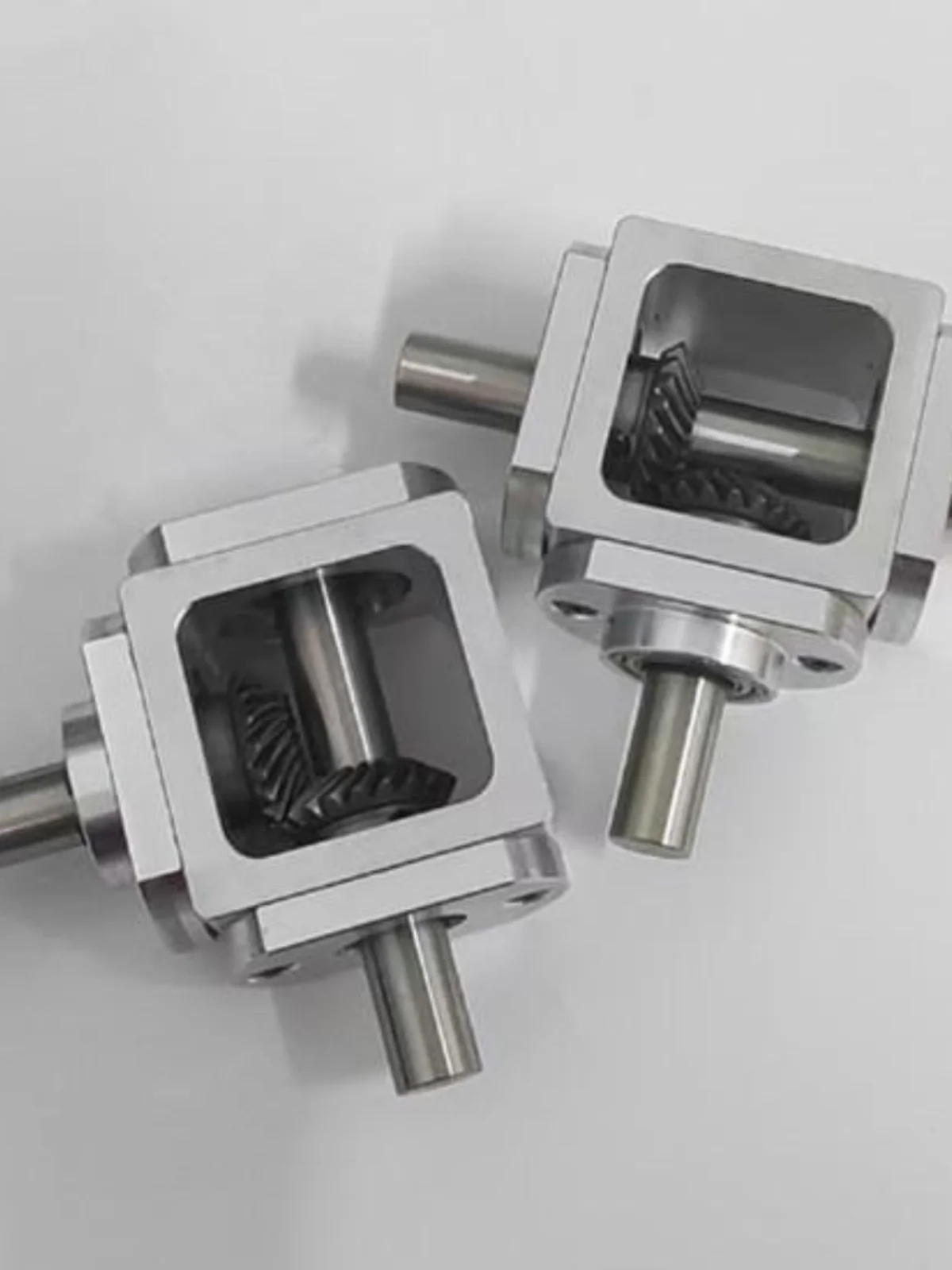 Small 1:1 T type cross commutator shaft diameter 10mm right angle drive gearbox bevel gearbox rotation