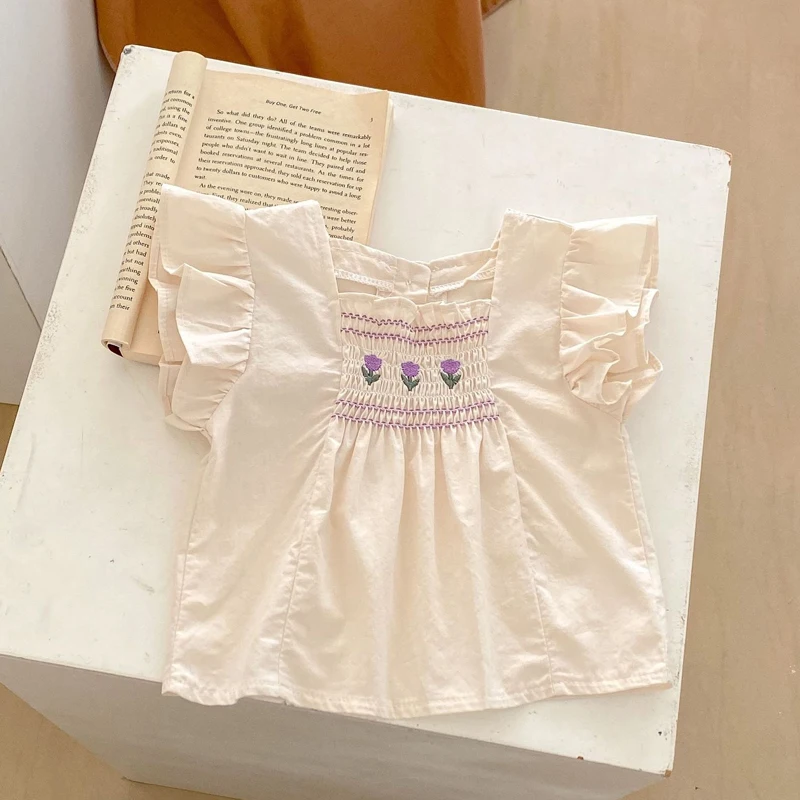 New summer baby clothing, 2-piece set for 0-3 year old girls with flying sleeves, embroidered top and buttocks shorts