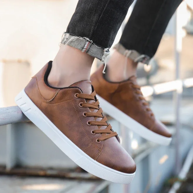 Luxe lederen heren casual schoenen zachte zool sneakers mannelijke Britse flats mode gevulkaniseerde schoenen voor heren retro skateboardschoenen