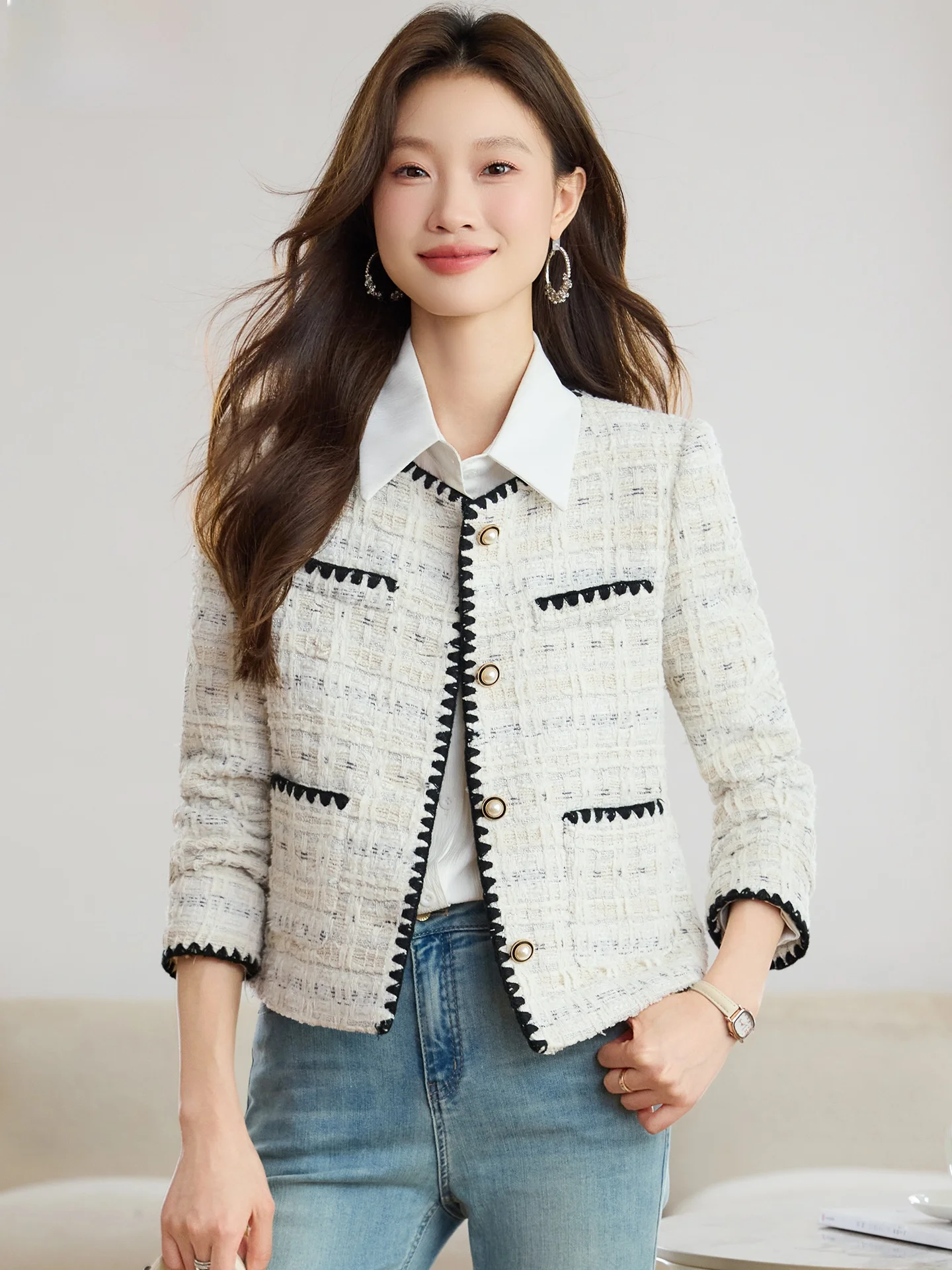 

White Short Quilted Jacket Women's Elegant Ladylike High-End Feel Top New Autumn Small Size Tailored Suit Fashion Design