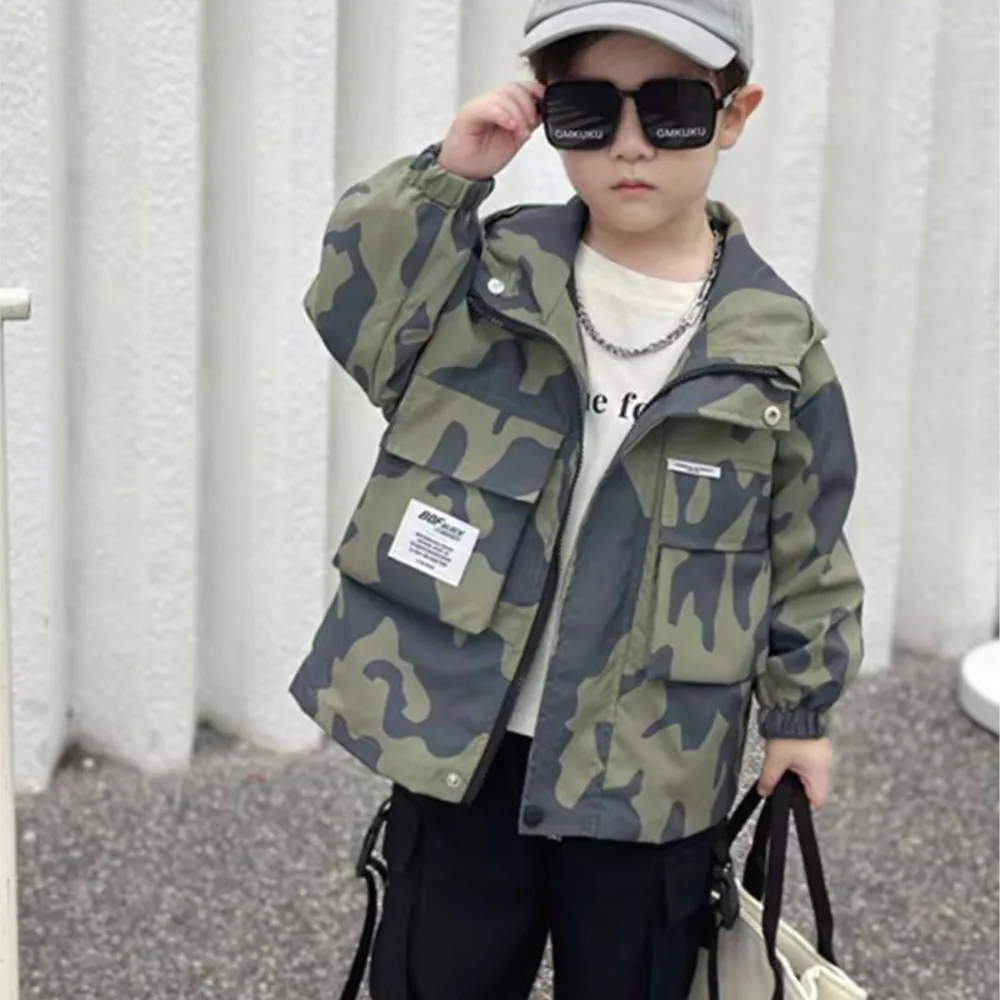 

Новинка 2023 года, весенне-осенняя камуфляжная куртка для маленьких девочек и мальчиков, пальто, парки, модные детские топы, одежда, пальто
