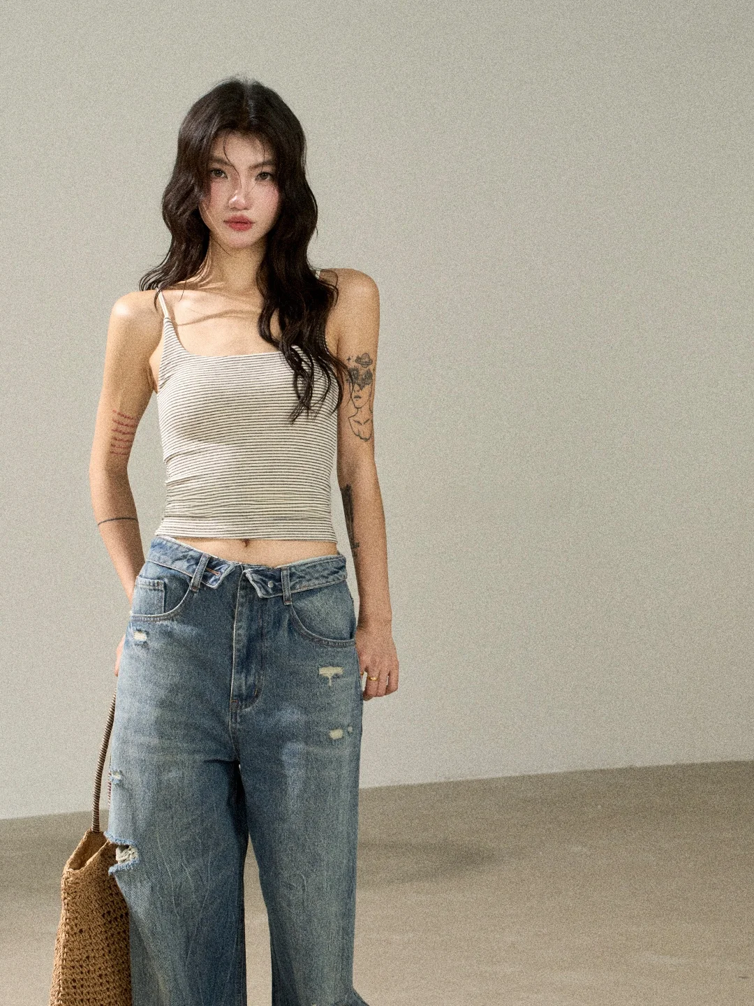 

Корейский стильный облегающий топ на двойных бретелях с U-образным вырезом, бесшовный жилет, универсальная повседневная одежда, дышащий, впитывающий пот.