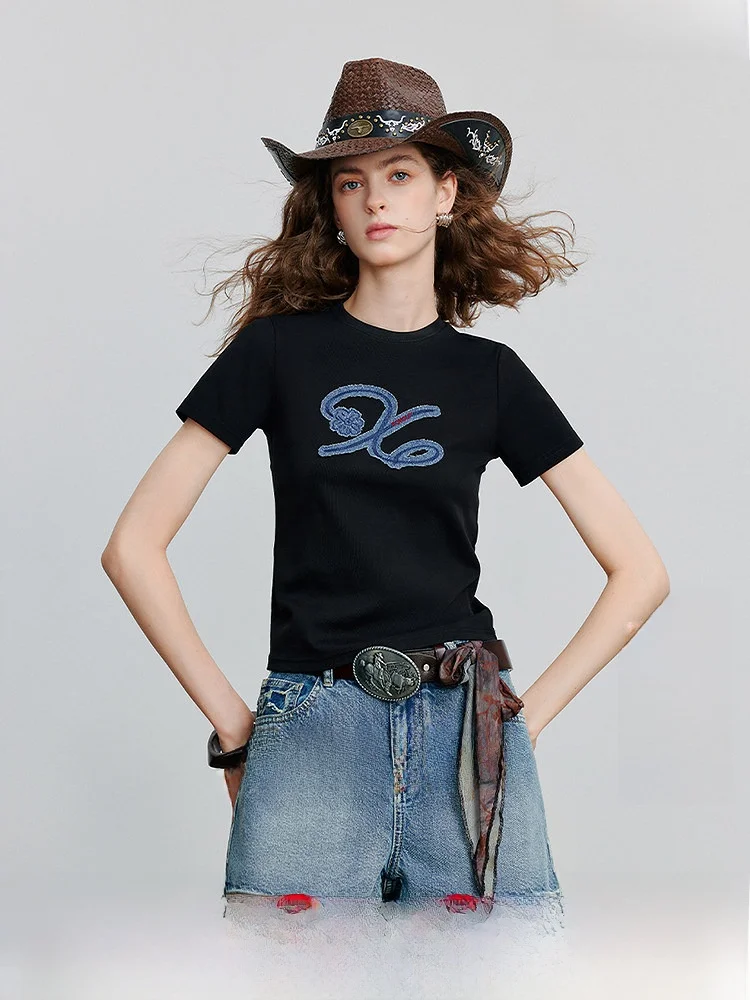 

Женская летняя футболка Slim Fit из хлопка с круглым вырезом, новая, черная, с коротким рукавом, джинсовыми вставками и вышивкой, дышащая, комфортная, повседневная.