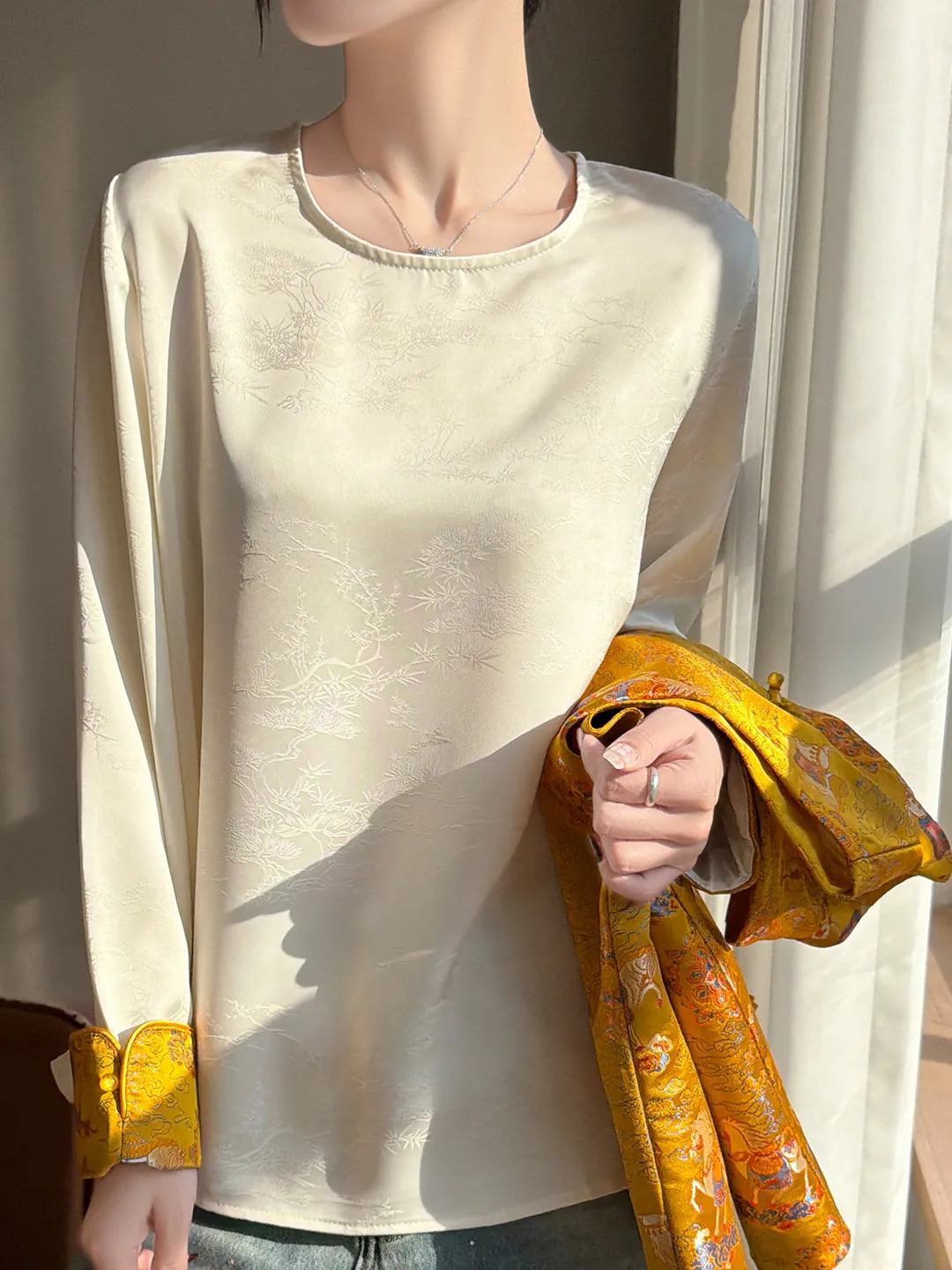 

Новая женская футболка в стиле ретро с китайской вышивкой, свободного кроя, с длинным рукавом, белая, маленький размер, базовый слой