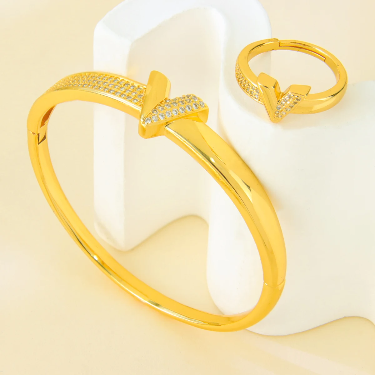 Dubai Brautschmuck-Set, 24 Karat vergoldet, italienische geometrische Zirkonia-Armreifen und -Ringe, Habesha-Schmuck für Damen, Event- und Party-Schmuck – Detail 5
