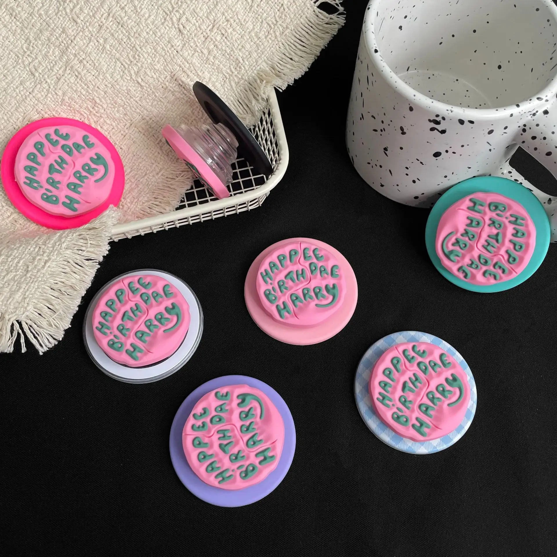 

Стильный розовый магнитный держатель для телефона в стиле Ins, складной, для MagSafe, с воздушной подушкой, для ленивого использования на столе, милый, для мобильных устройств, крепление на палец, подставка для стола