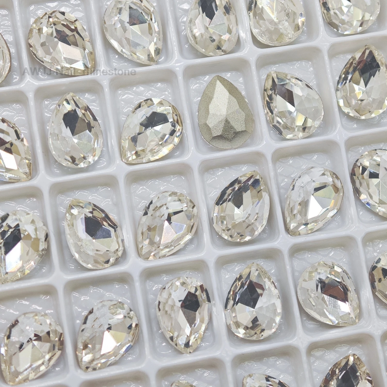 6 x 8 mm Wassertropfen, spitzer Boden, aufklebbare Strasssteine, Dekoration, funkelnd, hochwertig, für Nägel, Kleidung und Heimwerkerarbeiten