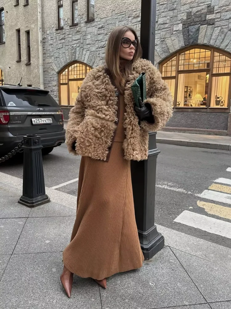 

Fashion Khaki Curly Faux Fur Coat Women Solid Round Neck Full Sleeve Loose Warm Short Jacket Lady Winter Street Outerwear New
