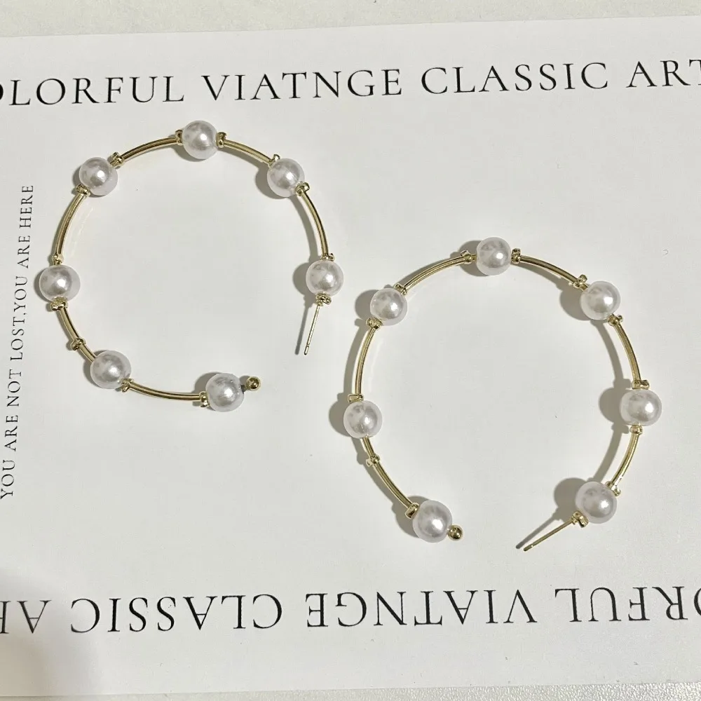 أقراط كبيرة من اللؤلؤ المقلد للنساء مجوهرات كبيرة الحجم لون ذهبي