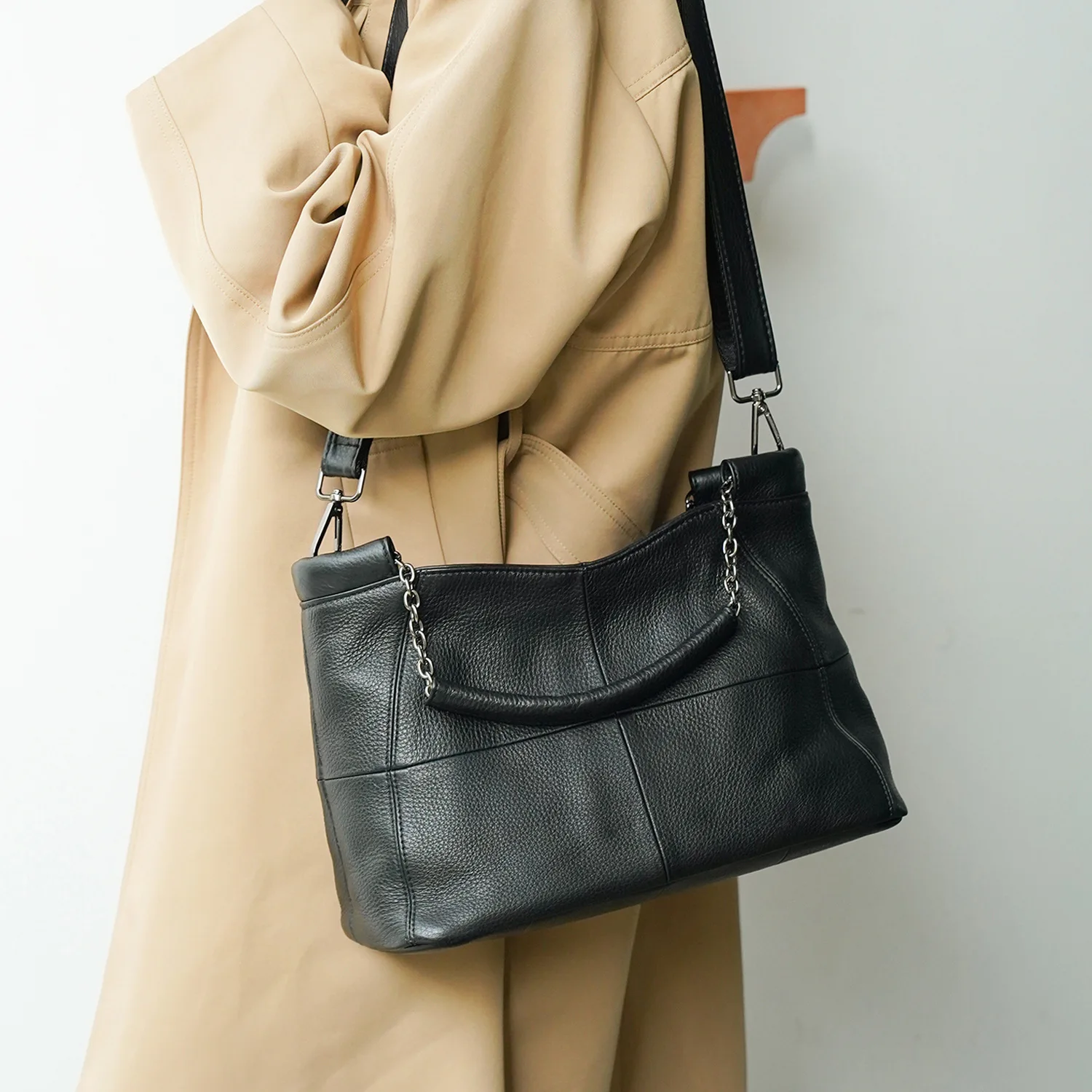 Horizontal square-shaped lady's genuine leather single-shoulder bag, portable, simple and large-capacity crossbody tote bag