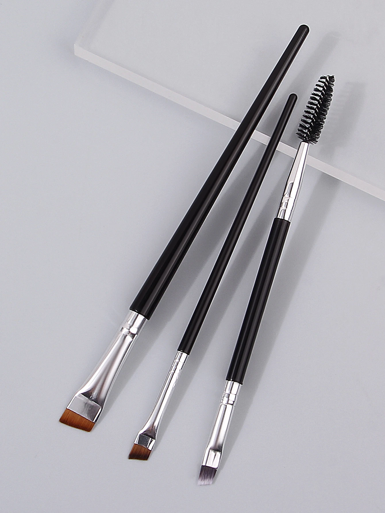 3本のアイメイクブラシセット、両頭まつげブラシ、眉毛ブラシ、極細アイライナーブラシ、まぶたブラシ、ポータブルメイクツール