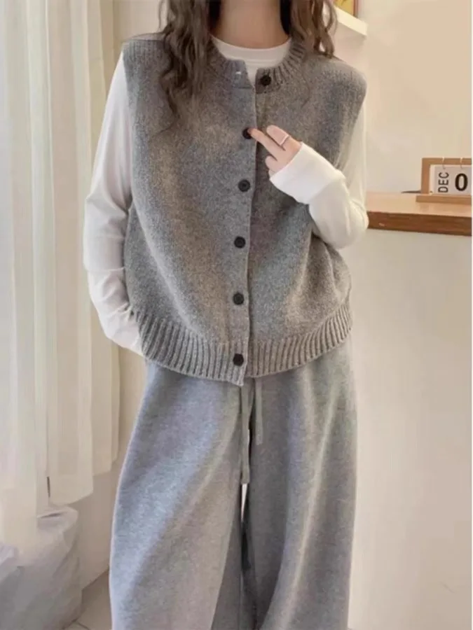 Autumn 2026 Women's Loose Knitted Vest Short round Neck Versatile Sweater Jacket Small Size Top Simple Stylish Outerwear