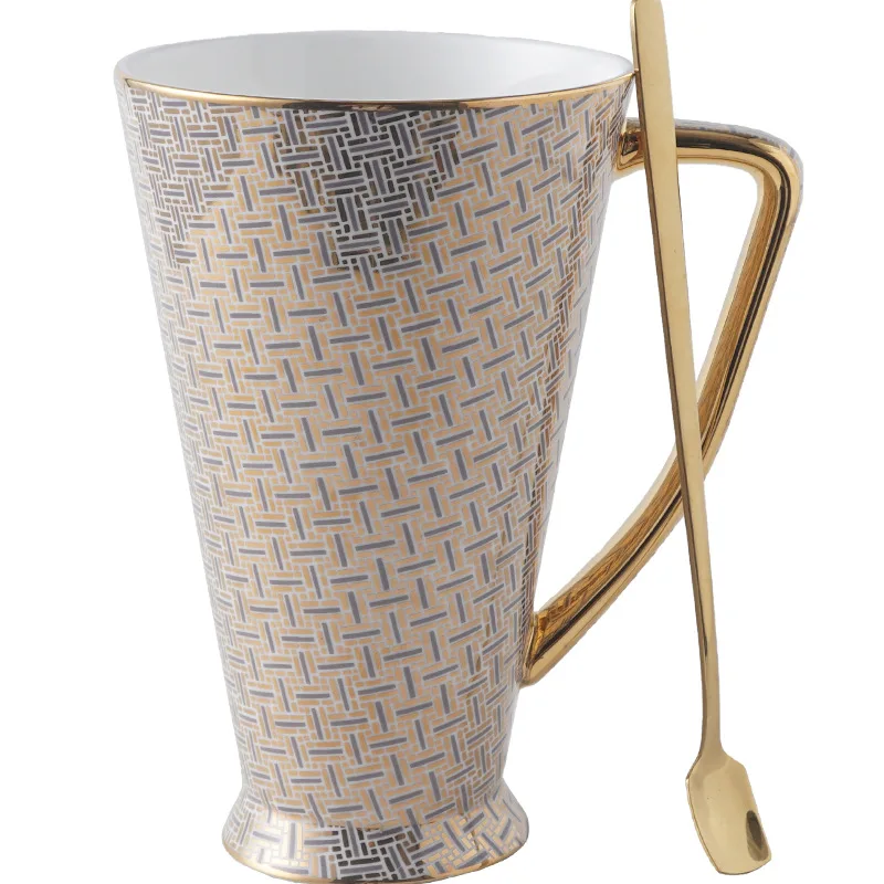 

Large capacity mug, light luxury retro bone china water cup, European style creative coffee cup, office Tea cup Gift box