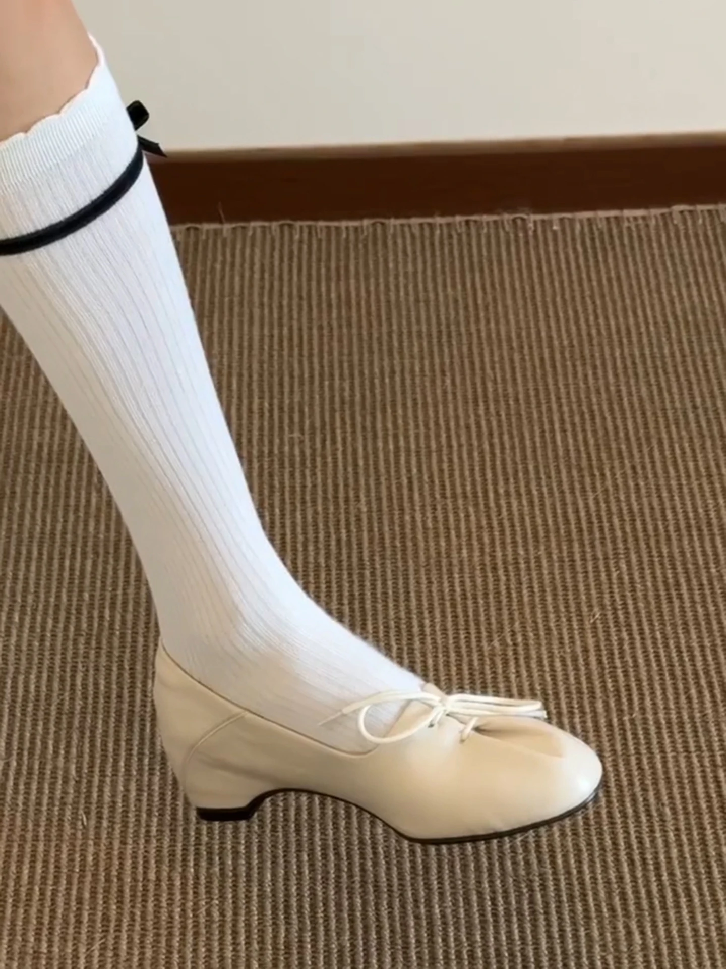 scarpe-basse-da-donna-stile-ballerina-con-nodo-punta-tonda-rialzo-interno-versione-in-pelle-di-pecora-slip-on-comode-per-tutte-le-stagioni