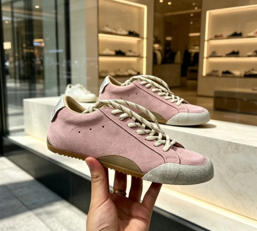 Old-money suede leather patchwork breathable outdoor shoes, gum rubber anti-slip thin-sole durable trainers for men.