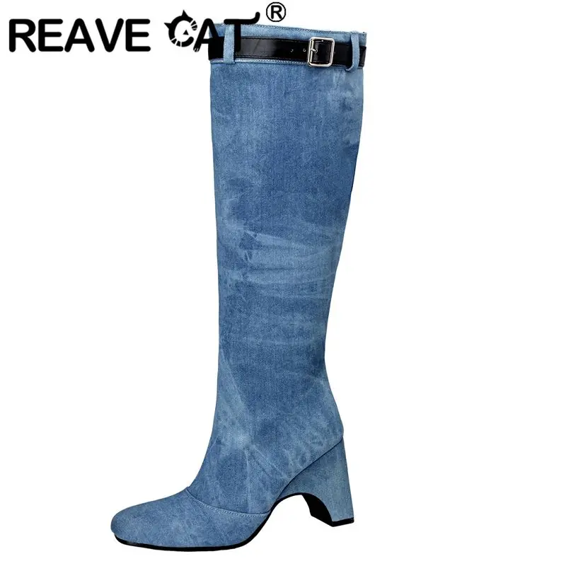 

REAVE CAT 2025 Повседневная женская обувь до колена с квадратным носком на каблуке 9 см без шнуровки с пряжкой на ремне, большой размер 46 47 48 Стильная обувь Bota
