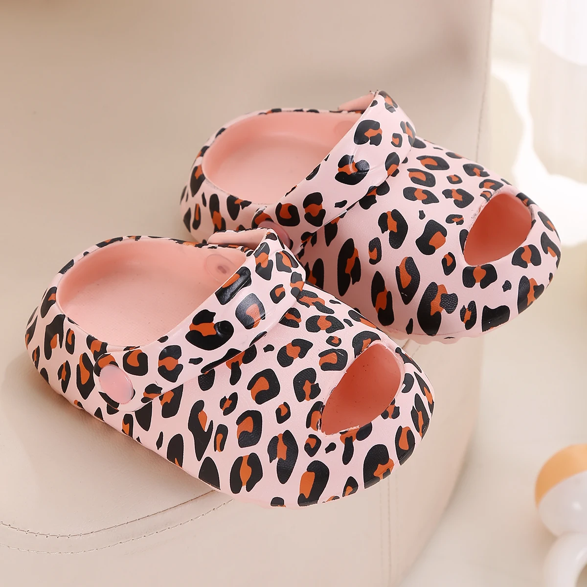 Girls Trendy Cute Comfortable Foam Clogs, Non-slip Lightweight Sandals With Straps For Indoor Outdoor, Cute Leopard Fruit Print