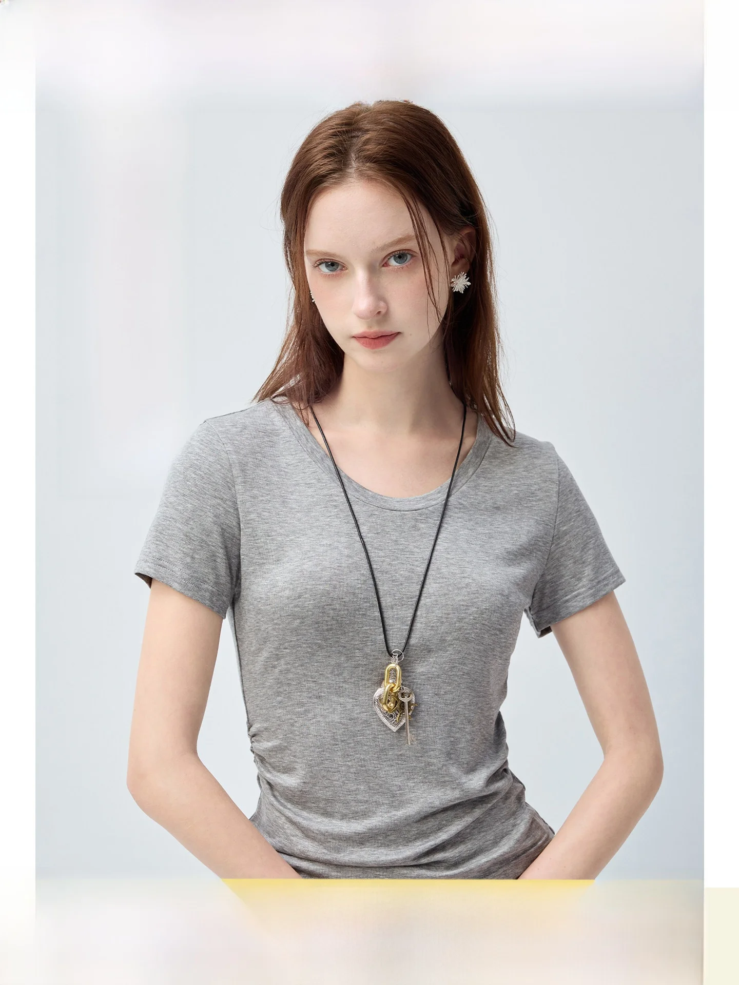 

plus Size Women's U-Neck T-Shirt Slim Fit Short Sleeve Waist-Cinching Shoulder-Length Summer Top Korean Style Breathable Knitted