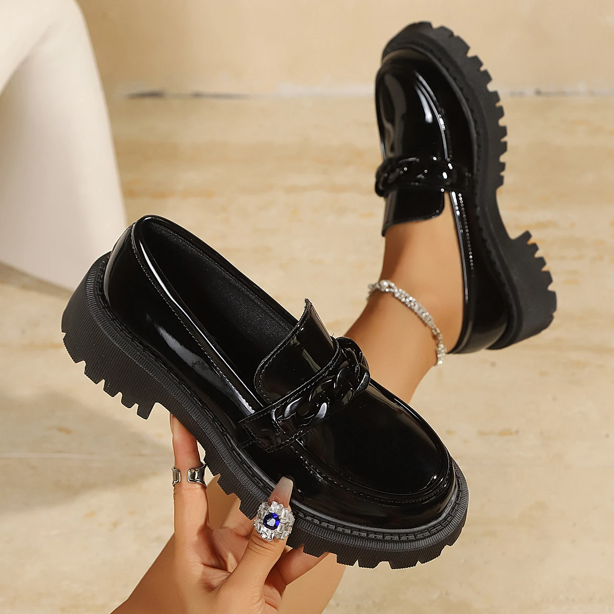 Damen-Plateau-Loafer mit Kettendekor, Modische Runde Zehenpartie, Elegante Lederschuhe für Damen, Slip-On Flats, Übergröße 43