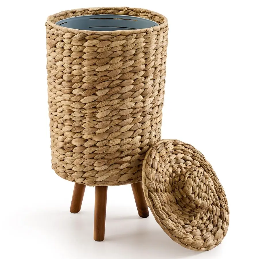 

Gallon Wicker Trash Can with Lid, Water Hyacinth Wicker Waste Basket for Bathroom Decorative Bathroom Trash Can with Wooden Leg