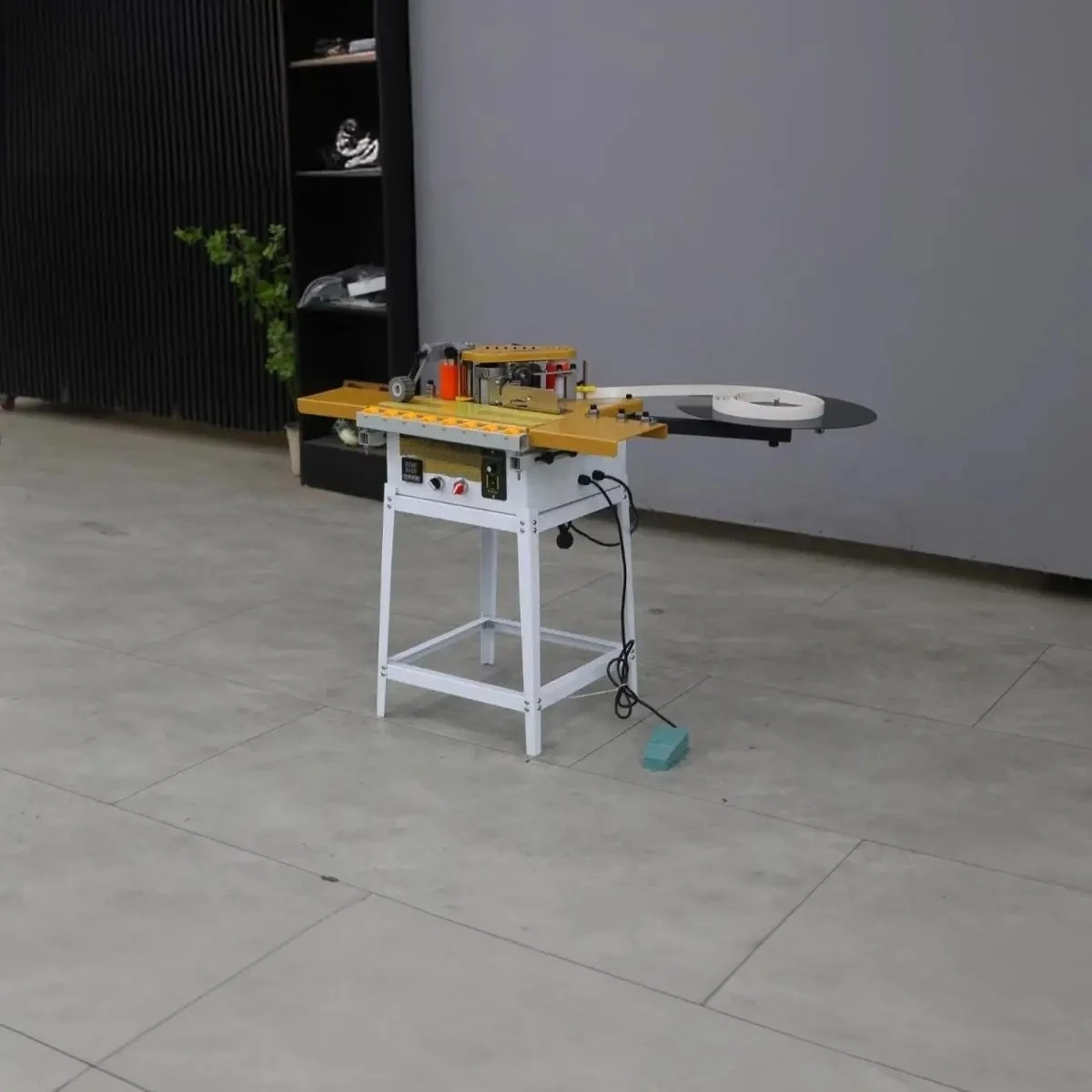 Saw table edge banding machine Automatic belt breaking view 2