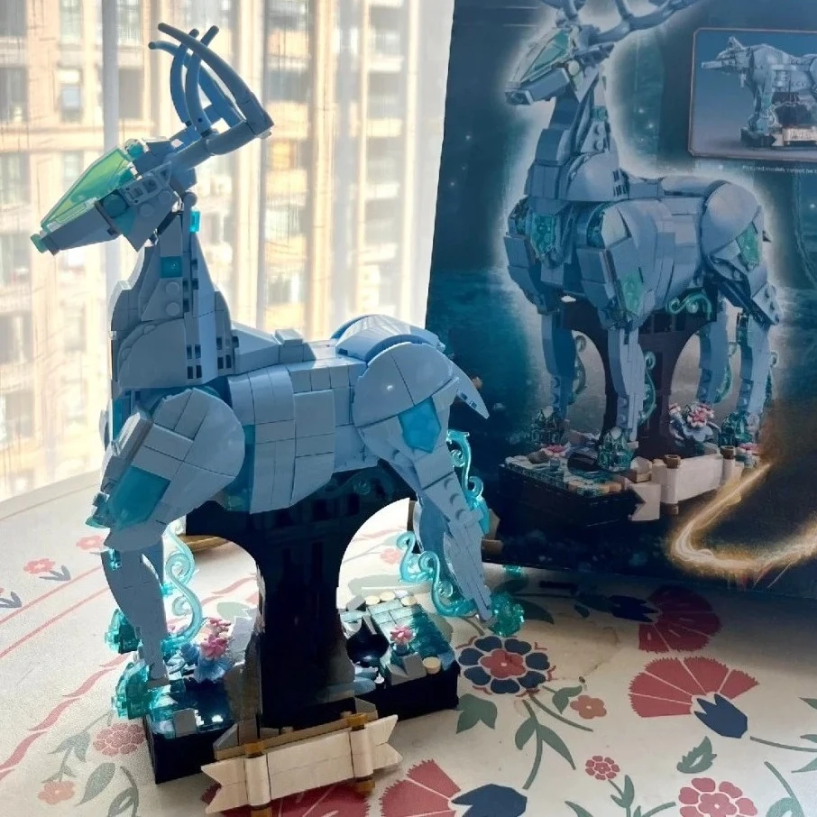 Bausteinmodell der Magic Movie Series „Blue Deer“, geeignet für Sammlungen und als Weihnachts-/Geburtstagsgeschenk