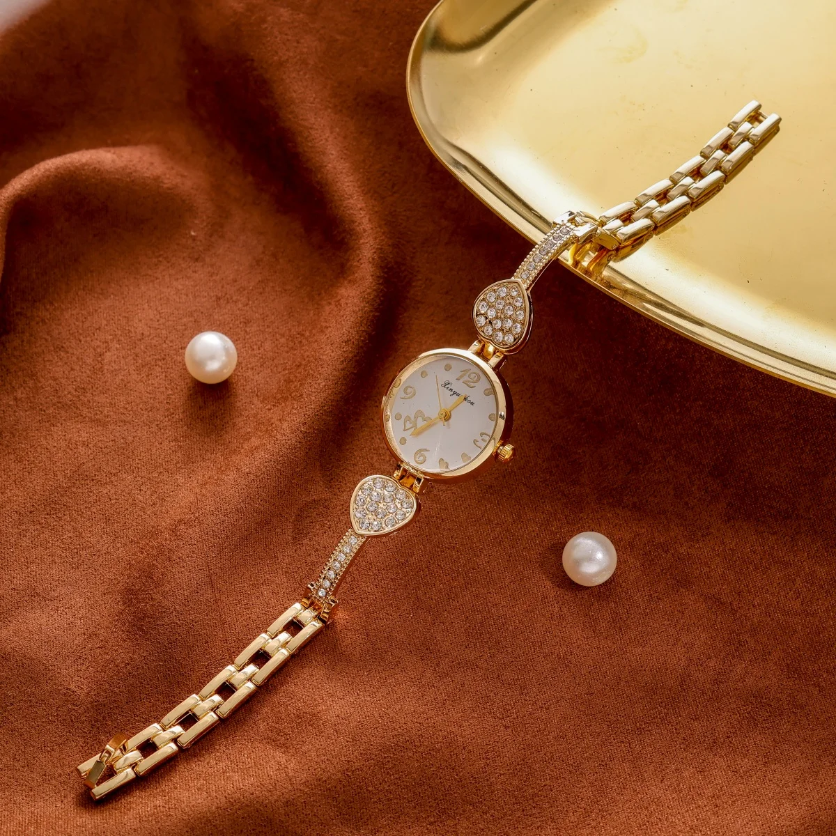 

Cute Design Women Watch Quartz Movement Heart Shaped Link Bracelet Inlaid with Sparkling Rhinestones Birthday Christmas Gift