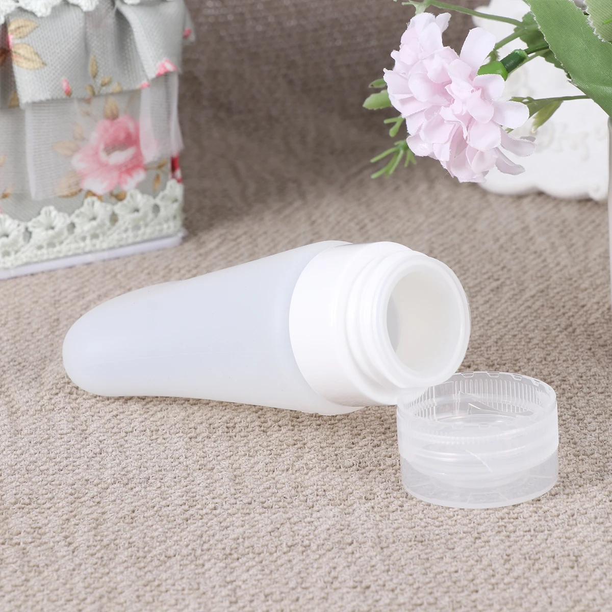 

4Pcs Portable Dispensers Makeup Bottles Travel White Silicone Safe Durable Material Leakproof Design for Storage