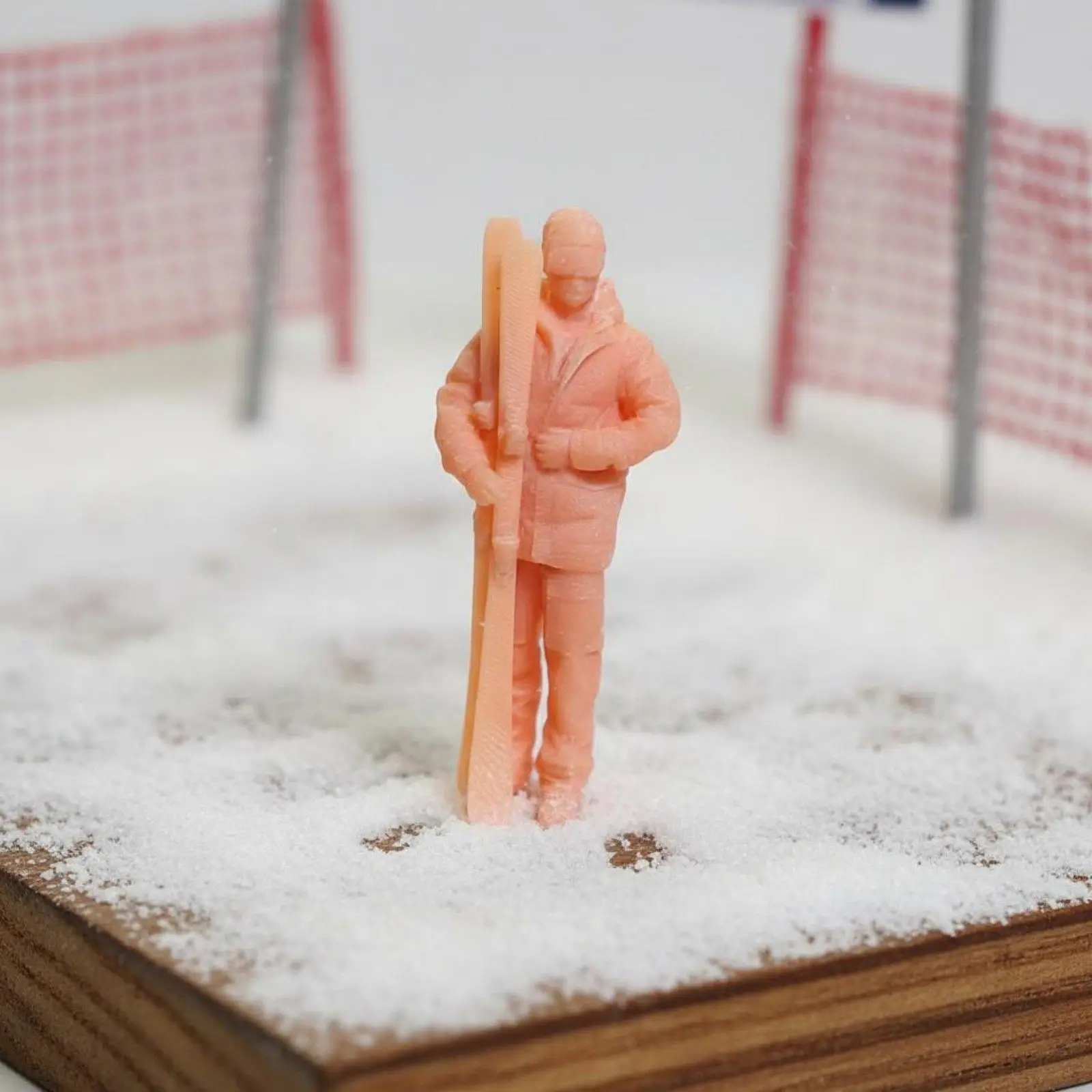 Resin Skiing Figurine Dynamic Pose for Model Train Scenery Winter Sports Hobby Art Creative Customization