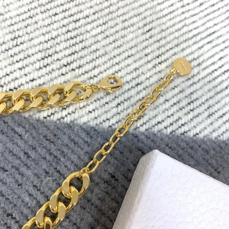 قلادة قلادة هندسية مثلثة - عتيقة أوروبية وأمريكية، إكسسوار متعدد الاستخدامات عالي الجودة لها