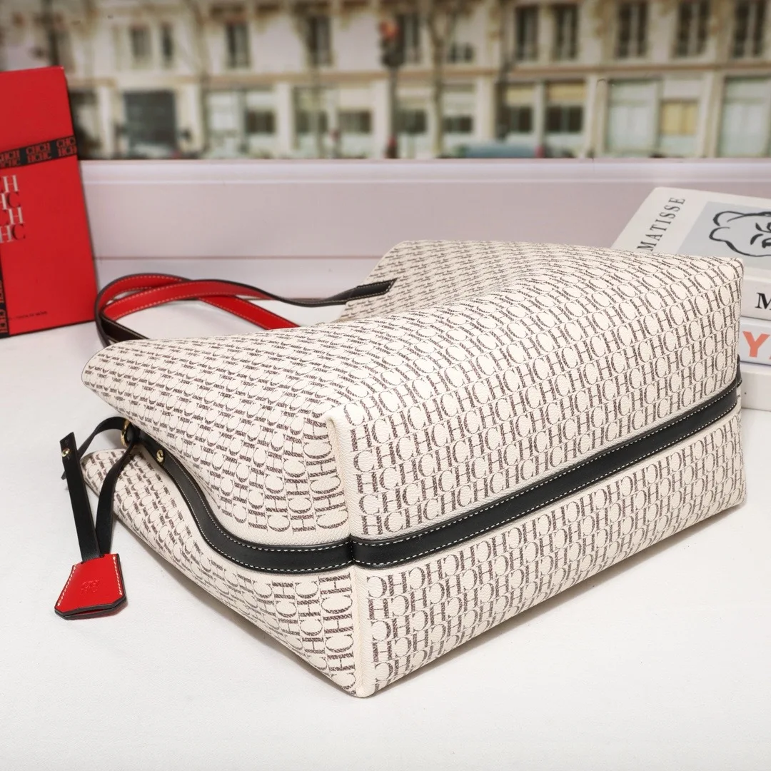 حقيبة يد نسائية عصرية مصنوعة من الجلد الفاخر، مظهر كاجوال يومي وحديث من باريس