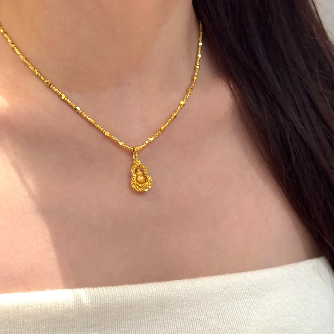 Transferable Huulu pendant necklace with zircon and diamond inlays - bestseller 9999 gold