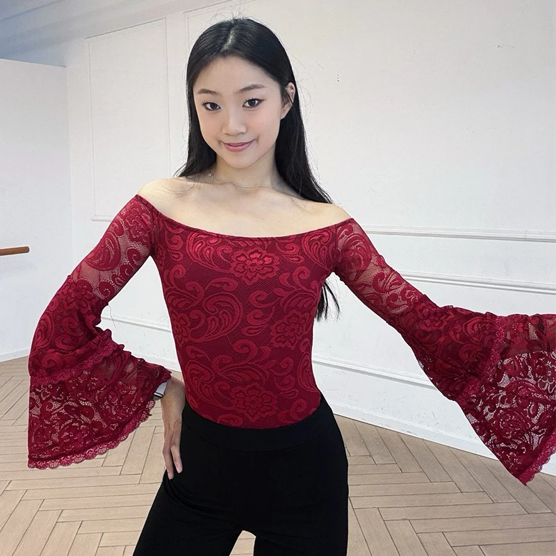 

Кружевные трико с открытыми плечами, винно-красные, топы для бальных танцев, расклешенные рукава, одежда для вальса, одежда для латинских танцев, DNV24321