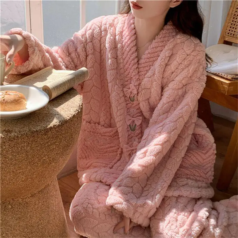 

Женские пижамы с вышивкой, зимние длинные повседневные простые рукава, новинка 2025 года, фланелевые утолщенные теплые весенне-осенние комплекты домашней одежды, милый каваи