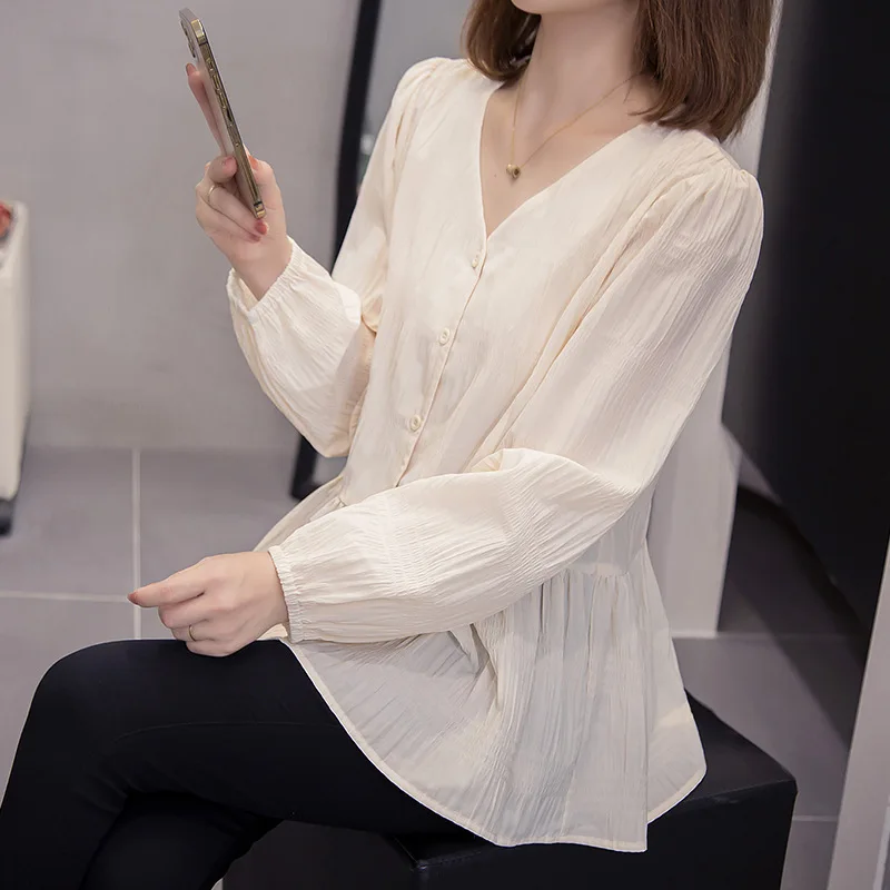 

Women's V-Neck Chiffon Shirt Short Sleeve Waist-Cinching Hem Fashionable French Style Loose Fit Button Detail Lantern Sleeve