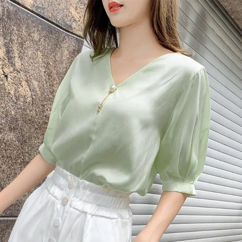 Summer New Solid V-Neck Fashion-forward Short Sleeve Shirt Loose Casual Young Style Pullovers Original Design Popular Women Top