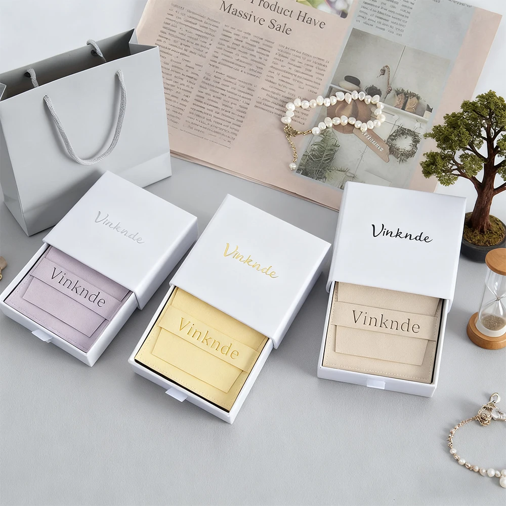 

Высококачественный белый крафт-бумажный логотип, подарочные коробки для ювелирных изделий, упаковка, ожерелье, серьги, выдвижной ящик, коробка с сумками из микрофибры