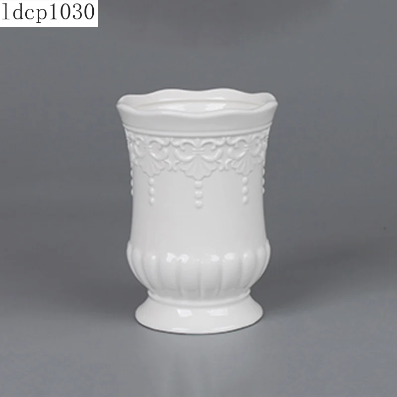 European Style Luxury Embossed Rose Ceramic Bathroom Supplies Toothbrush Holder Mouthwash Cup Soap Dish Bathroom Decoration