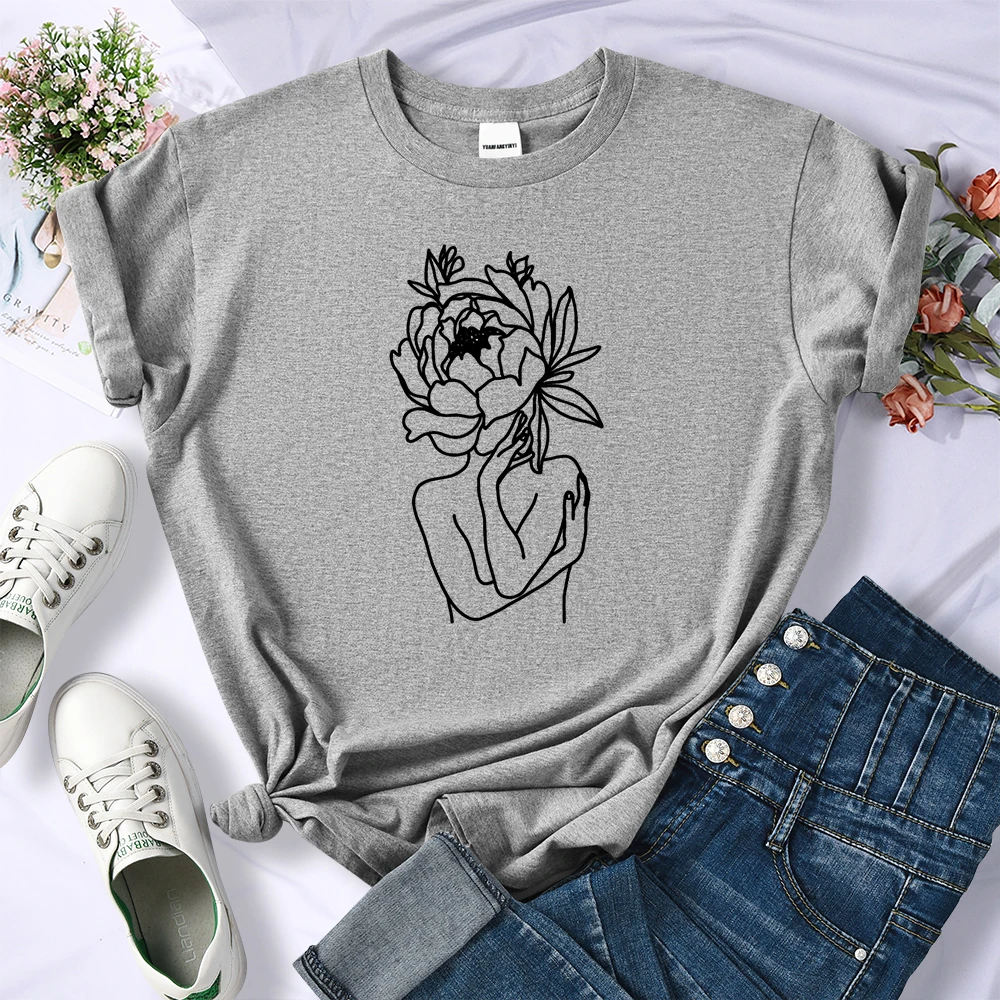 Simple Strokes Of Flowers On The Face Womens T Shirt Hip Hop Casual Crop Top Street Brand Tee Shirt Fashion Breathable Tshirt