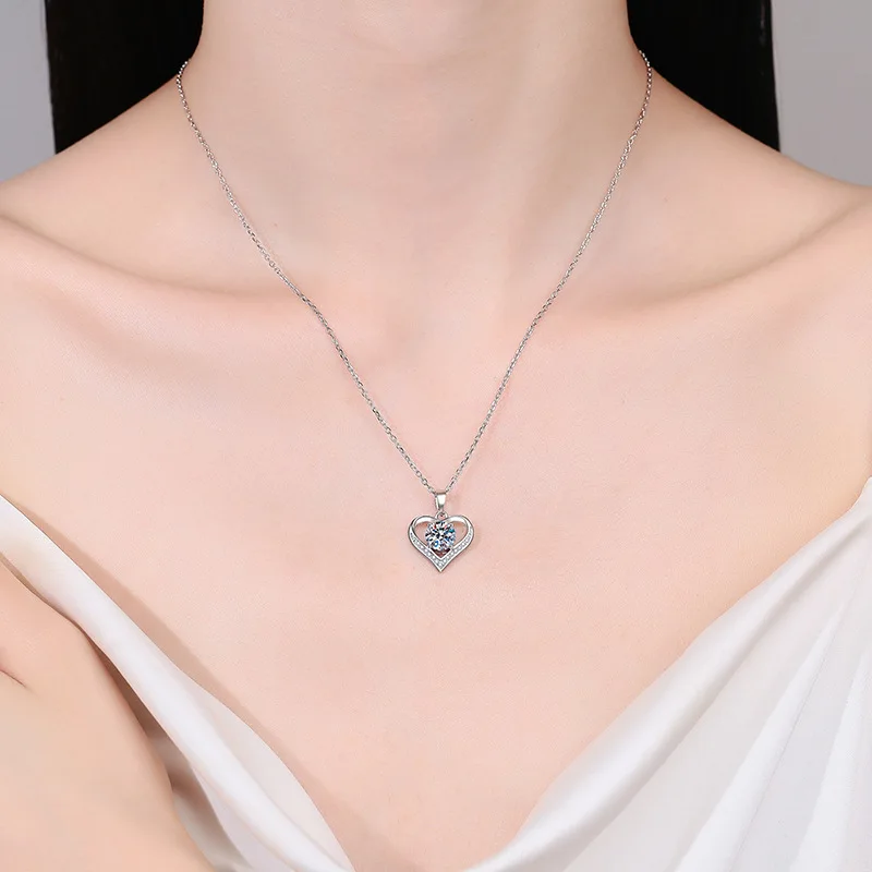 Classic Love Pendant Light 1ct Women Moissanite Set in PT950 Platinum Luxury Niche Jewelry Romantic Generous Gift