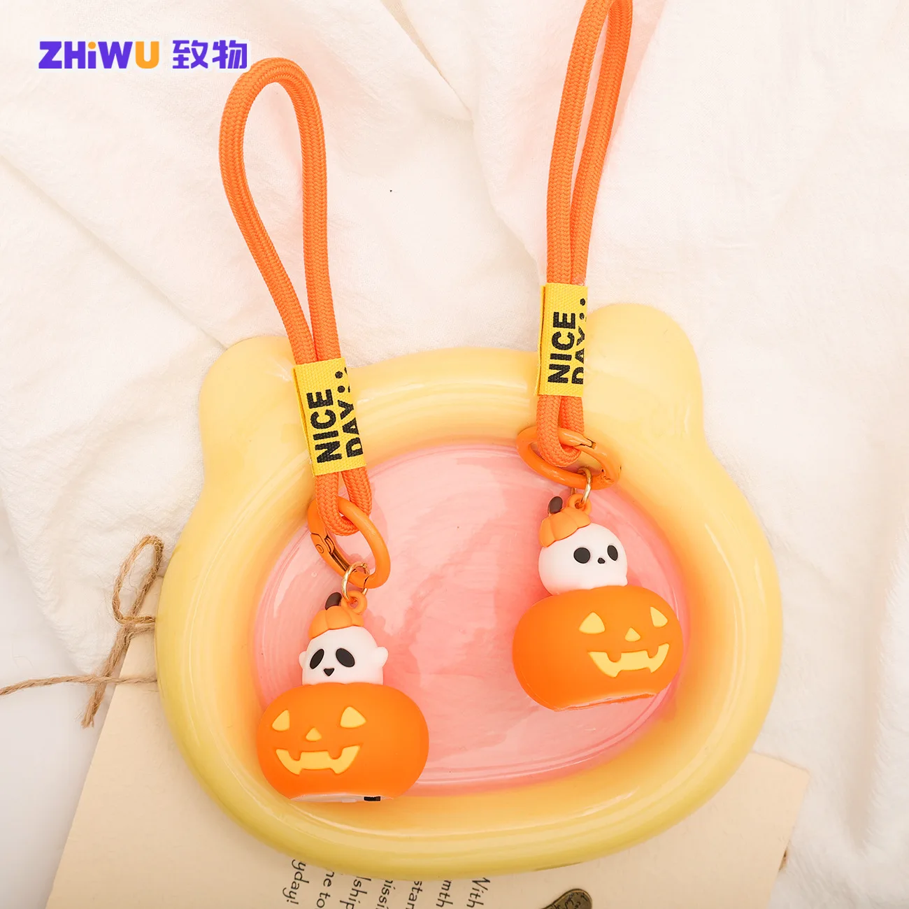 Creative Glowing Pumpkin Lamp Key Chain Unique Ghost Skull Halloween Pumpkin Lantern Keyring Women Men Car Bag Pendant Keyholder